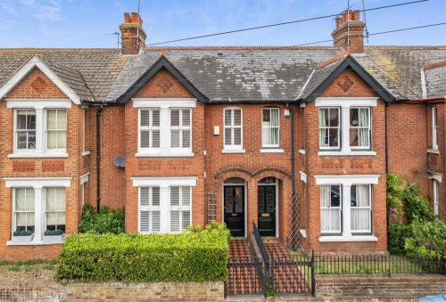 House - Terraced Photo 2