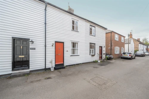 House - Terraced Main Photo