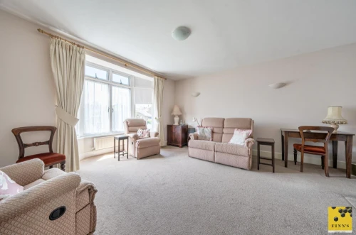 House - Semi-Detached Main Photo