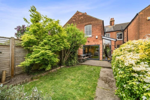 House - Terraced Main Photo