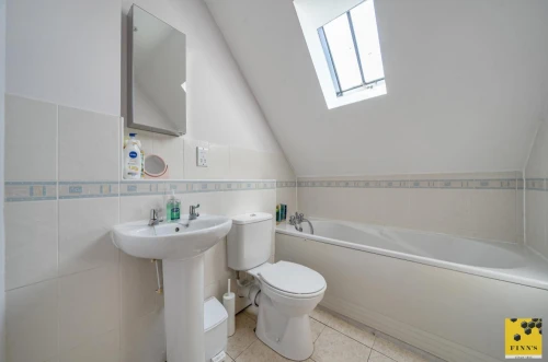 House - Semi-Detached Main Photo