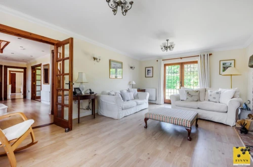House - Detached Photo 2