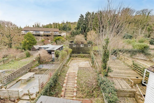 House - Semi-Detached Main Photo