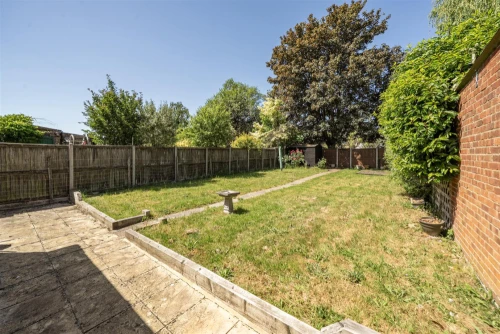 House - Semi-Detached Photo 4