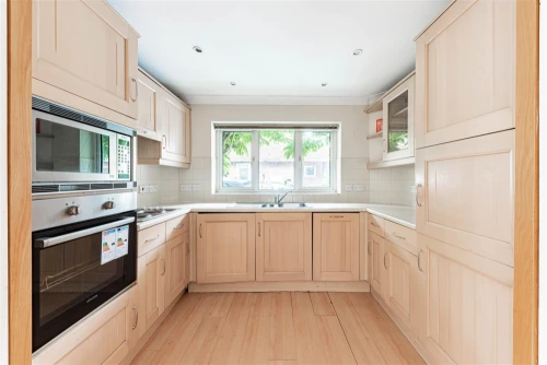 House - Semi-Detached Main Photo